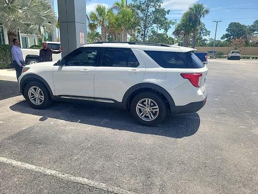 Star White Metallic Tri-Coat 2021 Ford Explorer XLT