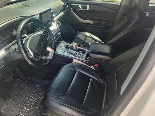 Star White Metallic Tri-Coat 2021 Ford Explorer XLT