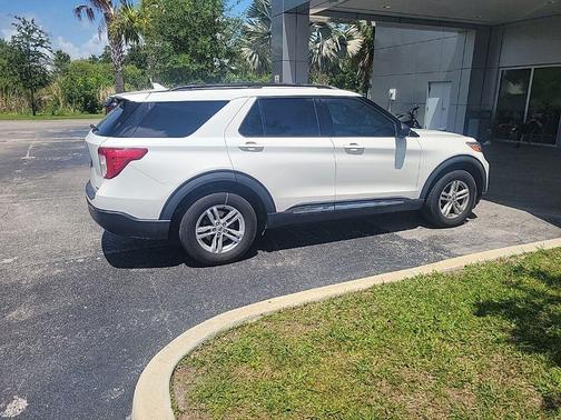 Star White Metallic Tri-Coat 2021 Ford Explorer XLT