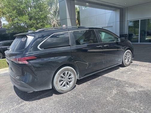 Midnight Black Metallic 2021 Toyota Sienna XLE 8 Passenger