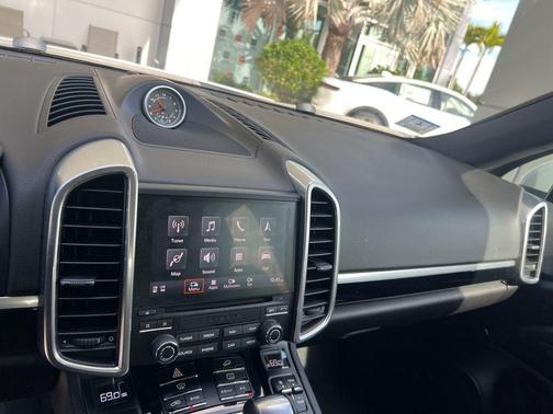 2018 Porsche Cayenne Platinum Edition