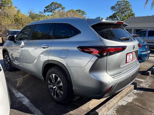 2025 Toyota Highlander Hybrid XLE