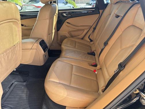 2018 Porsche Macan Base