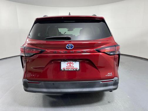 2021 Toyota Sienna XLE 8 Passenger