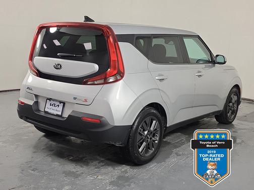 Sparkling Silver 2021 Kia Soul S