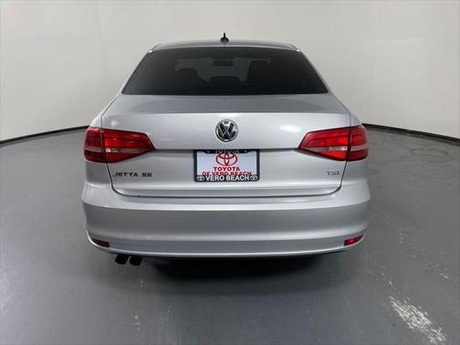 2015 Volkswagen Jetta Auto SE w/Connectivity/Navigation