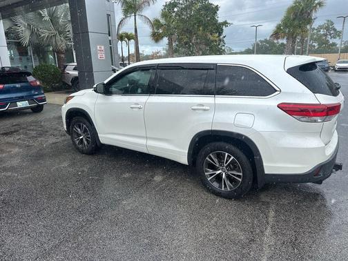 Blizzard Pearl 2017 Toyota Highlander LE