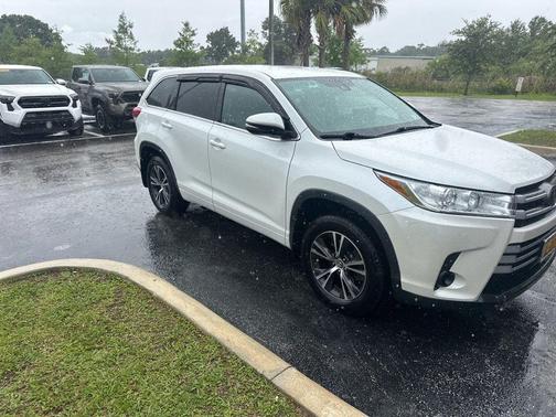 Blizzard Pearl 2017 Toyota Highlander LE