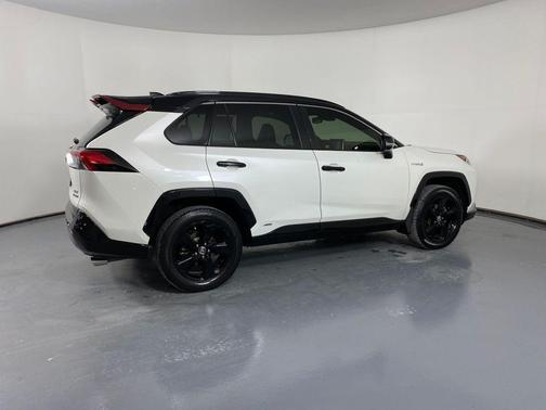 2020 Toyota RAV4 Hybrid SE