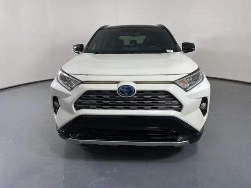2020 Toyota RAV4 Hybrid SE
