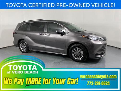 2022 Toyota Sienna LE