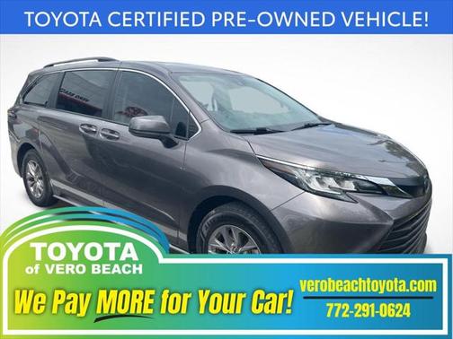 2022 Toyota Sienna LE