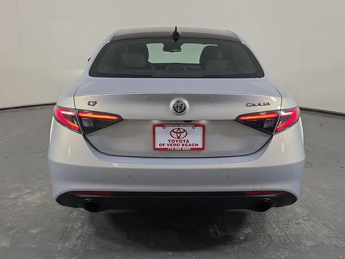 Moonlight Gray Metallic 2024 Alfa Romeo Giulia Ti