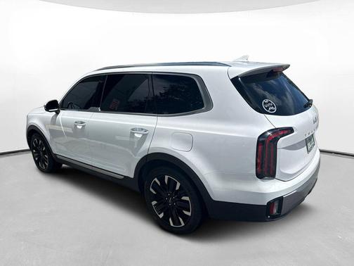 Glacial White Pearl 2023 Kia Telluride SX
