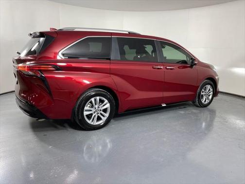 2025 Toyota Sienna Limited 7-Passenger