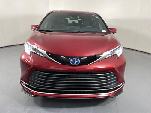 2025 Toyota Sienna Limited 7-Passenger