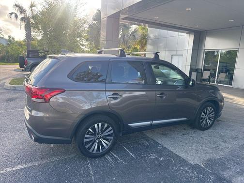 Quartz Brown Metallic 2019 Mitsubishi Outlander ES