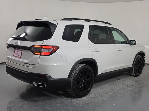 Platinum White Pearl 2025 Honda Pilot Black Edition