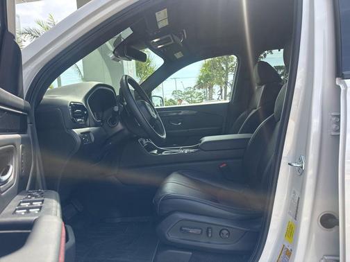 Platinum White Pearl 2025 Honda Pilot Black Edition