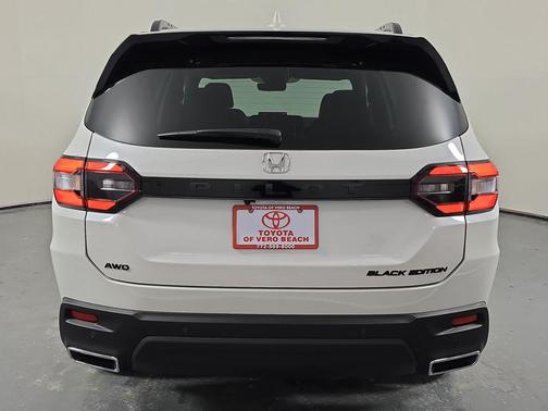 Platinum White Pearl 2025 Honda Pilot Black Edition