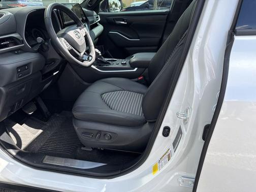 2025 Toyota Highlander XSE