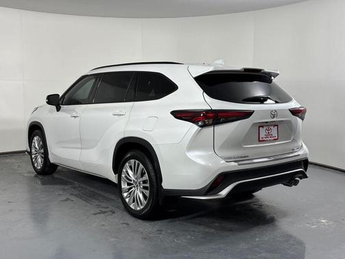 2025 Toyota Highlander XSE