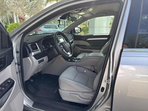 2019 Toyota Highlander LE I4