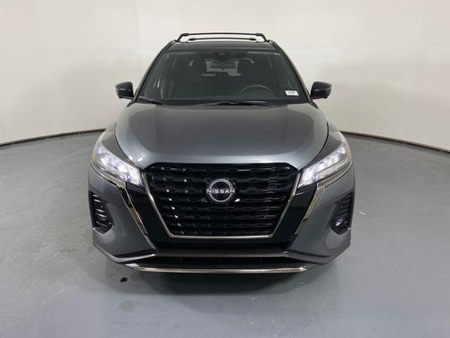 2022 Nissan Kicks SR