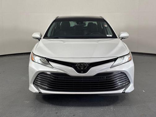Wind Chill Pearl 2019 Toyota Camry XLE
