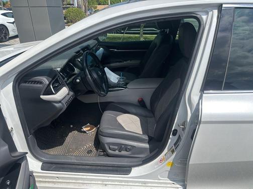 Wind Chill Pearl 2019 Toyota Camry XLE