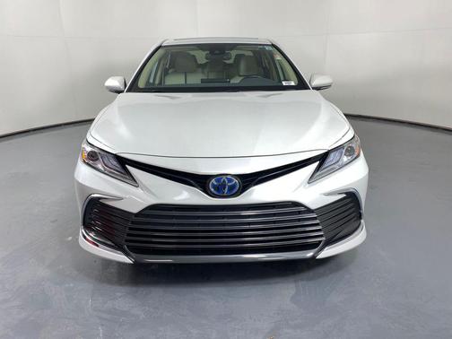 2024 Toyota Camry Hybrid XLE