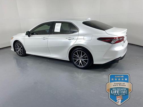 2024 Toyota Camry Hybrid XLE