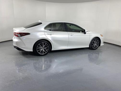 2024 Toyota Camry Hybrid XLE