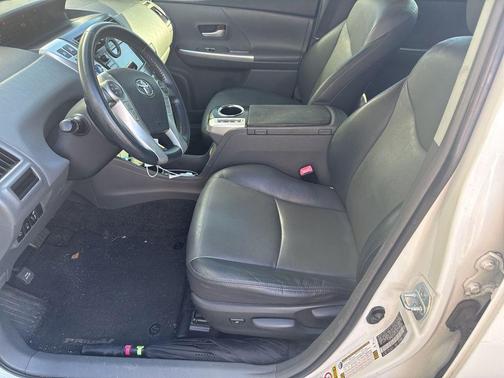 2013 Toyota Prius v Five