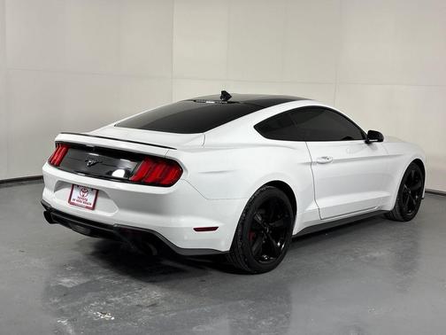 2022 Ford Mustang EcoBoost