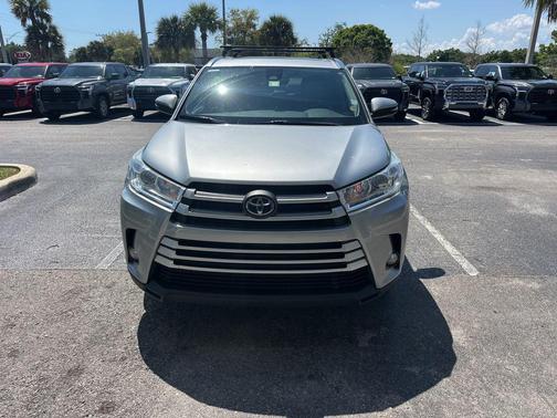 Celestial Silver Metallic 2019 Toyota Highlander XLE