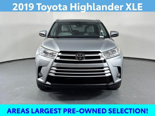 Celestial Silver Metallic 2019 Toyota Highlander XLE