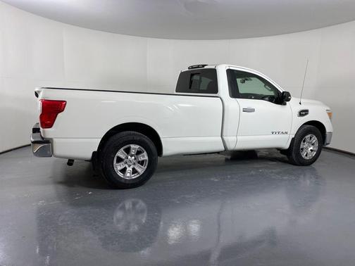 2017 Nissan Titan SV