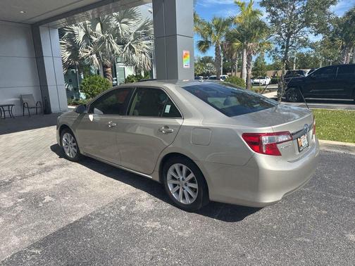 2014 Toyota Camry Hybrid XLE