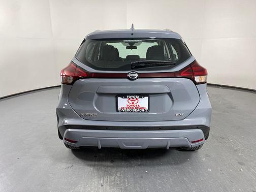 2022 Nissan Kicks SV