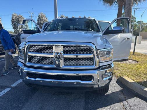 2017 RAM 3500 Laramie Crew Cab 4x4 6'4' Box