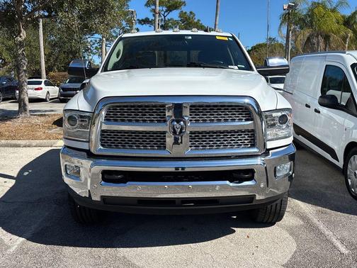 2017 RAM 3500 Laramie Crew Cab 4x4 6'4' Box