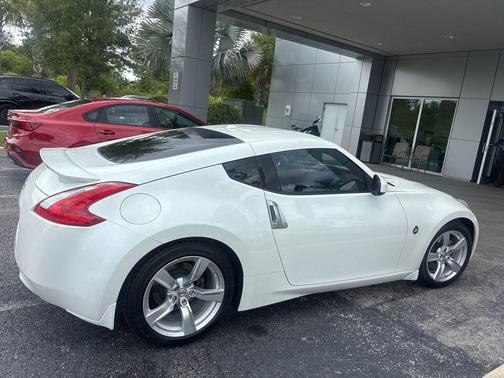 Pearl White 2011 Nissan 370Z Touring