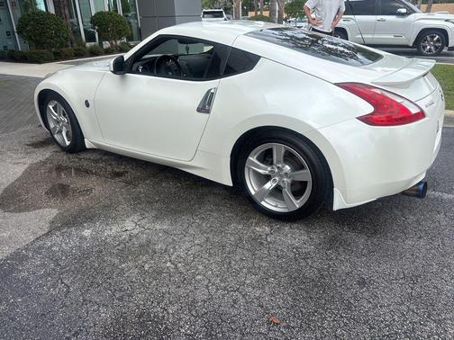 Pearl White 2011 Nissan 370Z Touring