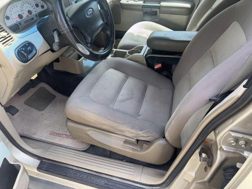 2004 Ford Explorer Sport Trac XLT