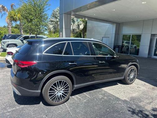 Black 2024 Mercedes-Benz GLC 300 Base
