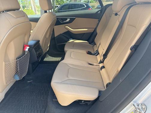 Florett Silver Metallic 2021 Audi Q8 55 Premium Plus