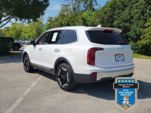 Glacial White Pearl 2024 Kia Telluride S