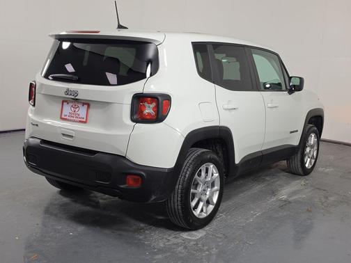 Alpine White Clearcoat 2023 Jeep Renegade Latitude