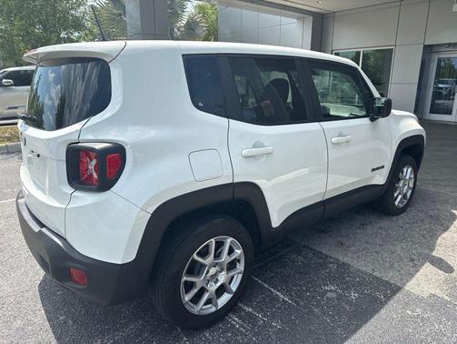 Alpine White Clearcoat 2023 Jeep Renegade Latitude